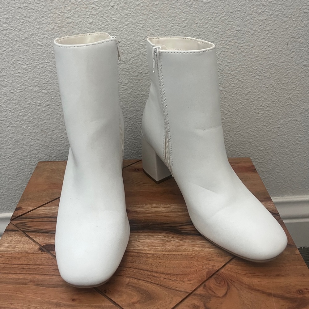 White Ankle Bootie Shoes - 9